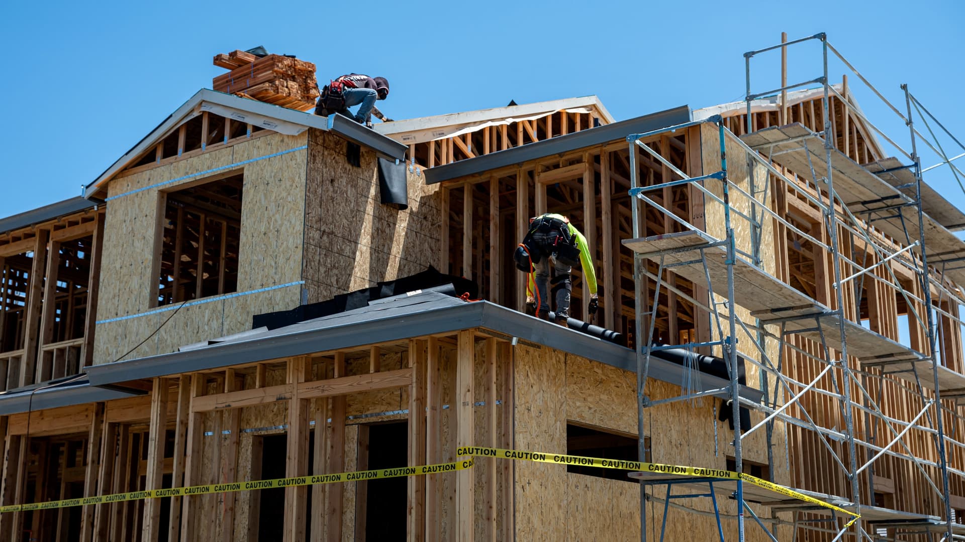 Homebuilder sentiment improves on late spring surge in demand