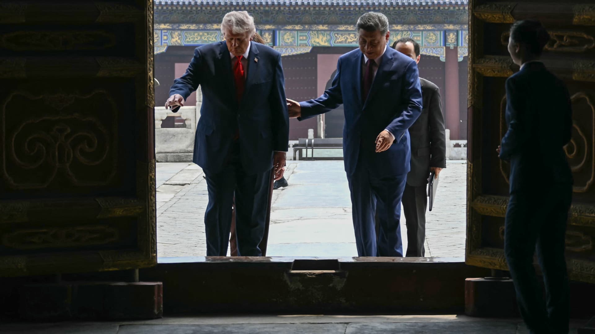 South Korea’s Kospi retreats from 8,000 milestone as Trump-Xi talks enter second day