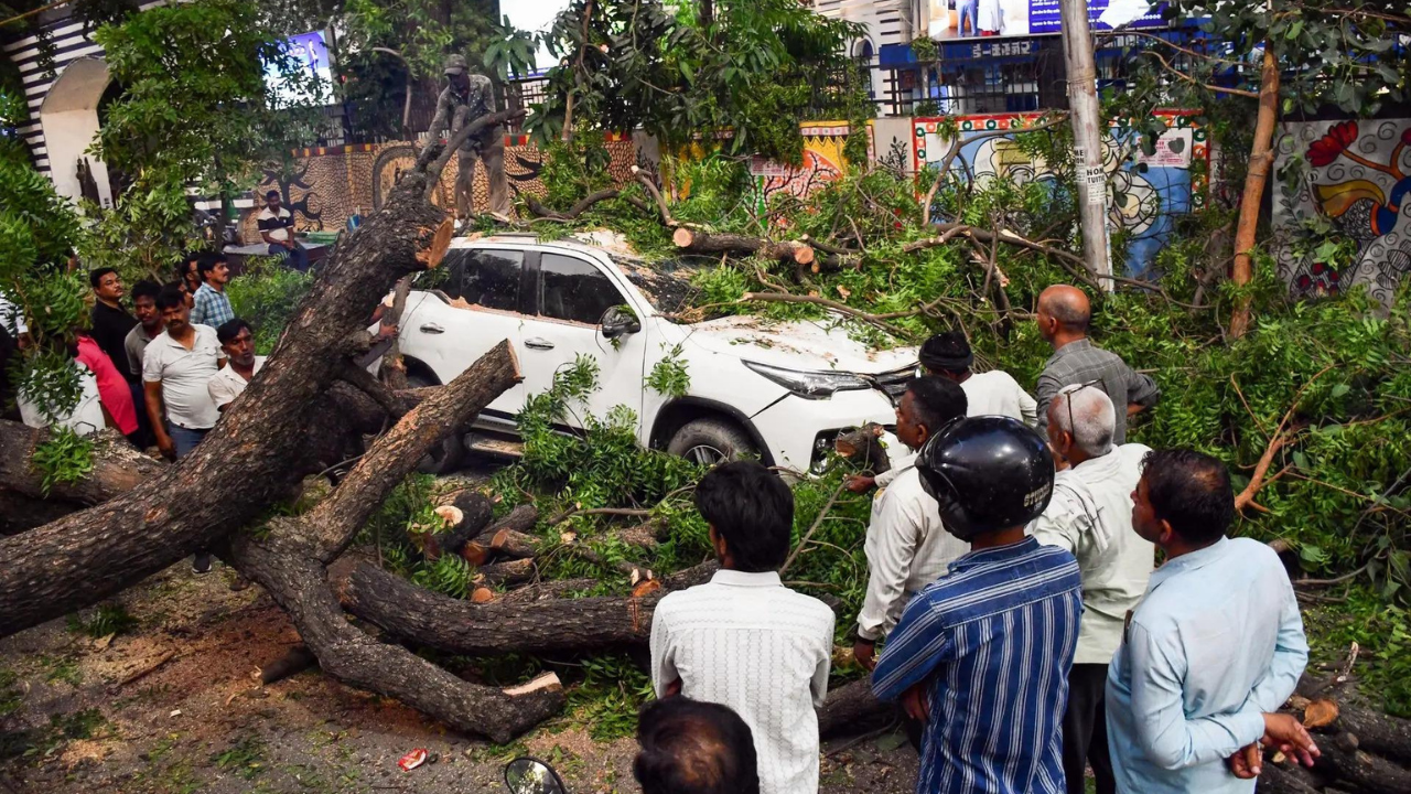 89 killed as thunderstorm batters Uttar Pradesh