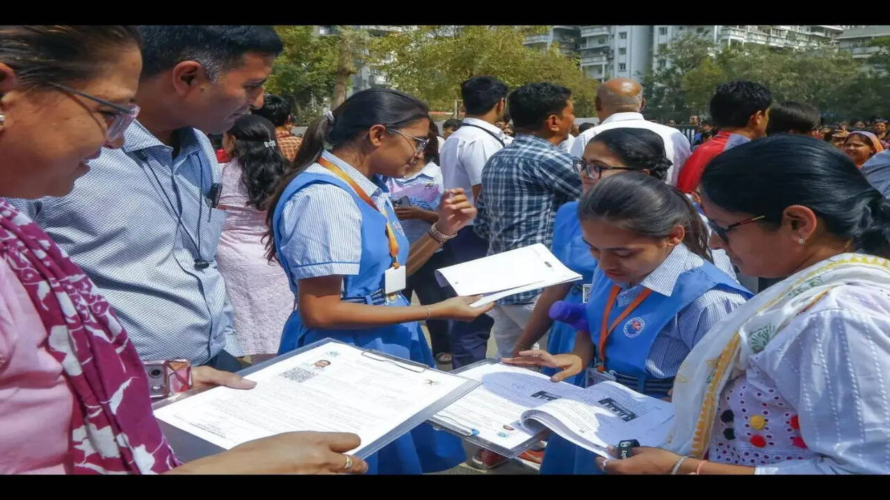 SC to hear PIL against CBSE’s 3-language policy