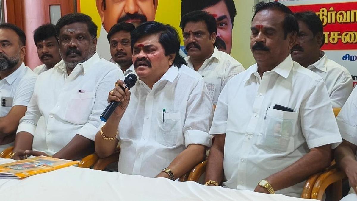 Virudhunagar AIADMK unit stands by Edappadi Palaniswami: Rajenthra Bhalaji