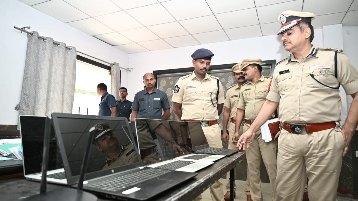 Visakhapatnam police bust ₹400 crore online betting racket; 7 held