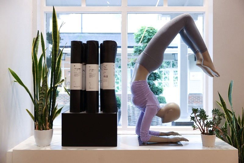 Lululemon says talks with founder collapsed, says his perspectives are “outdated”