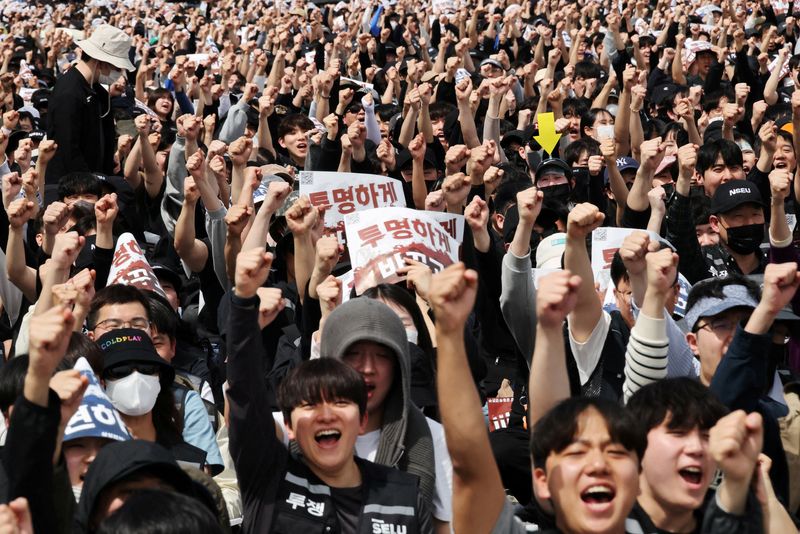 Analysis-Samsung pay deal marks seismic change for South Korea, emboldening unions
