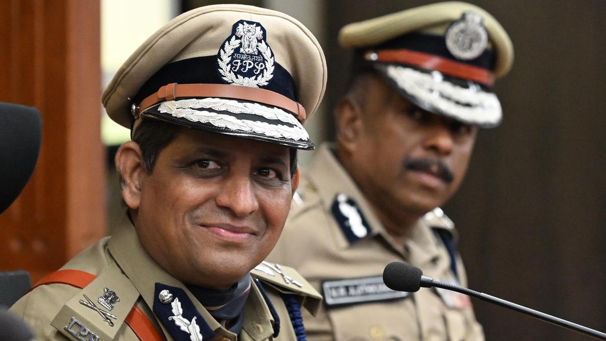 Kerala State Police Chief meets Chennithala