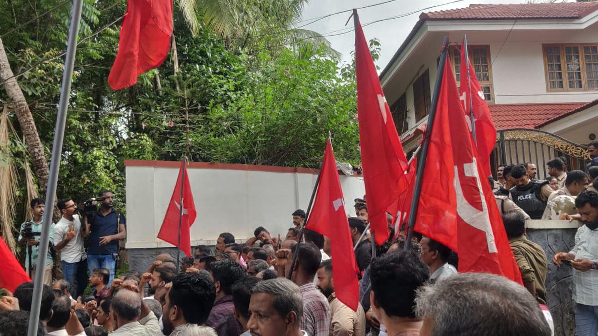 ED raids Pinarayi Vijayan’s residences in CMRL-Exalogic case