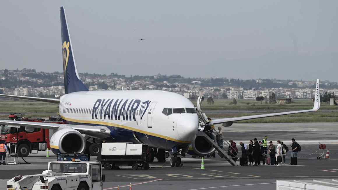 Ryanair suspends guidance after surge in jet fuel price