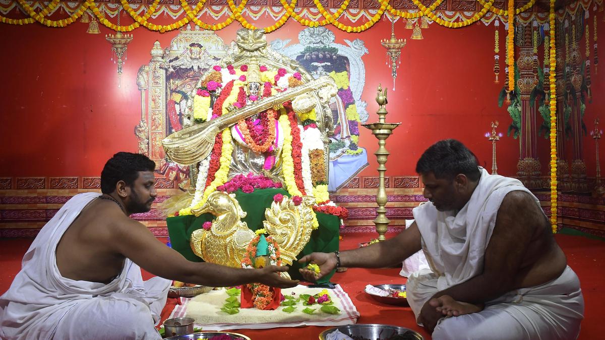 Supreme Court refuses to entertain PIL for reviewing wages of priests, temple staff