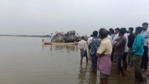Four, including three children, drown as boat capsizes in the Krishna in Palnadu district; six others rescued