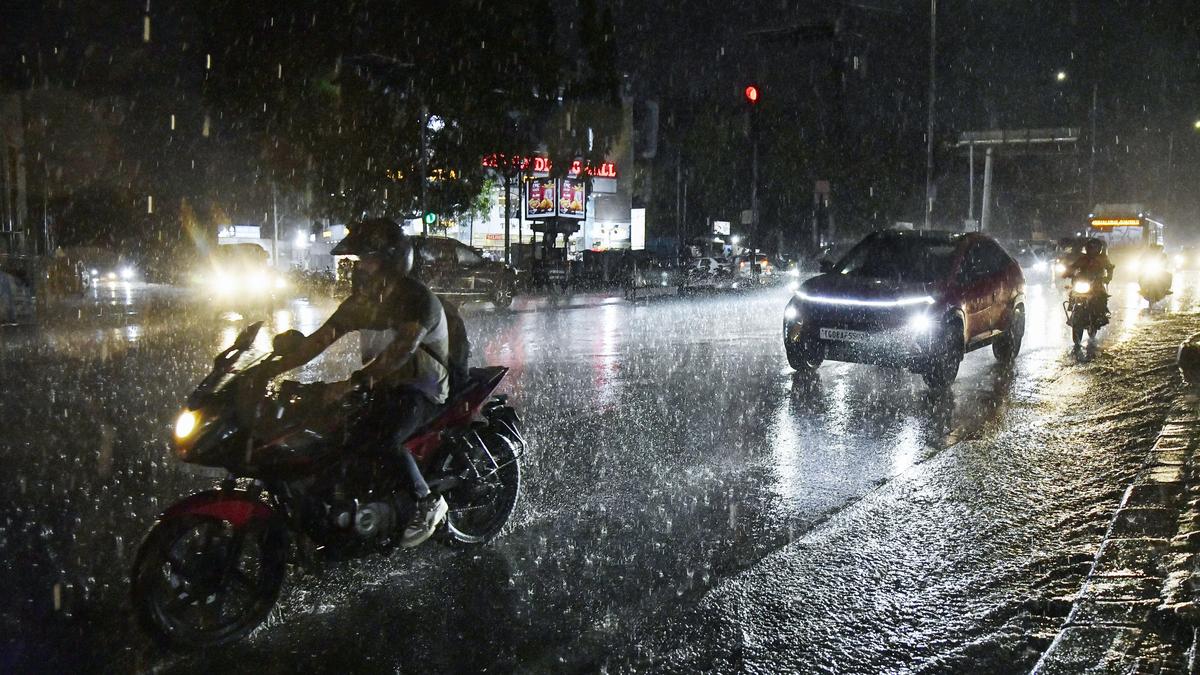 Monsoon tracker LIVE | Heavy rain expected in 10 districts of Tamil Nadu