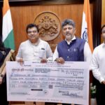 KSIIDC hands over ₹143 crore dividend to government of Karnataka