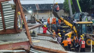 Kolkata under-construction warehouse collapse: Amid death and despair, kin of workers search for the living