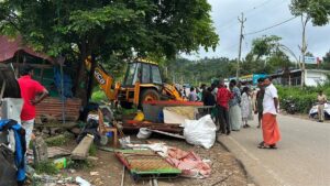 Police demolish ‘illegal’ roadside shop in Idukkki over drug trade allegations