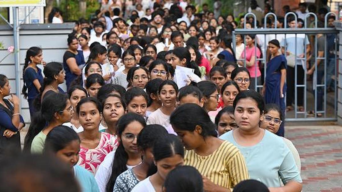 Medical colleges asked not to grant leave to students during NEET-UG re-exam period