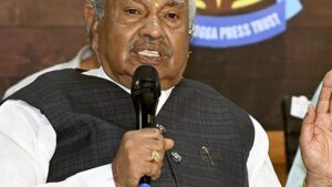 Former minister K.S. Eshwarappa criticises Karnataka Minister Priyank Kharge for RSS queries