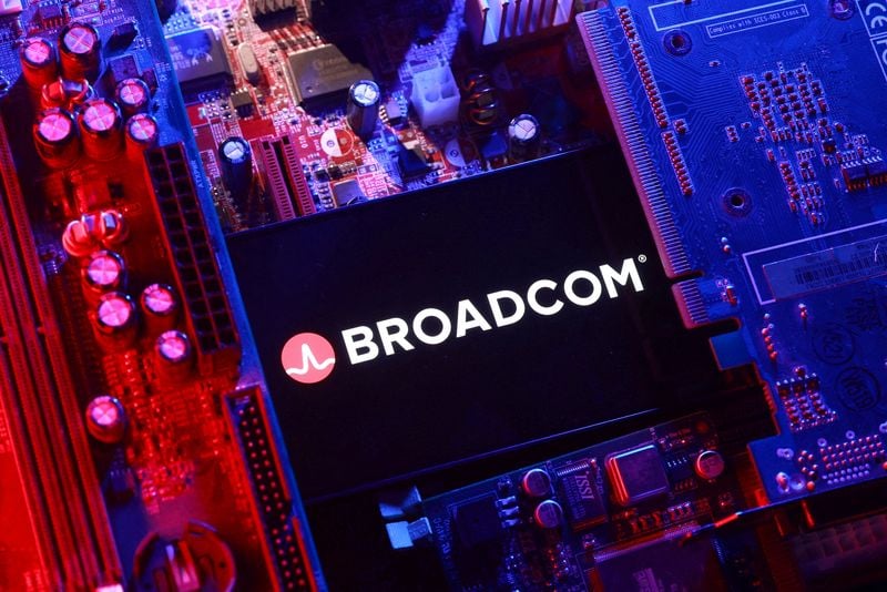 Broadcom forecasts quarterly revenue above estimates on strong AI chip demand