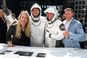 Options on SpaceX shares start trading