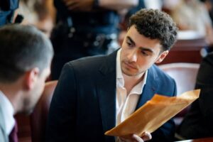 Mangione, accused CEO killer, withdraws mental health defense plans for now