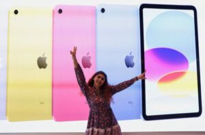 Exclusive-Apple accuses India of ’copy-pasting’ rivals’ claims in antitrust investigation