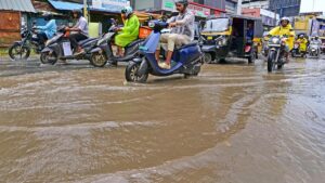 Kochi Corporation gives KMRL 10 days to fix clogged drains, potholed roads, and traffic snarls