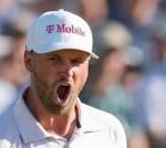 Clark blocks out noise to stumble to US Open title