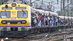 Seating dispute sparks brawl on local train in Thane, three commuters injured