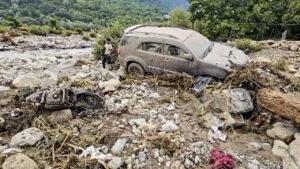 Jammu and Kashmir: Pahalgam cloudburst damages hotels, huts, washes away road; tourists moved to safety