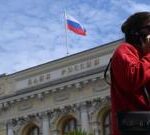 Russians turn to cash, putting more strain on slowing wartime economy