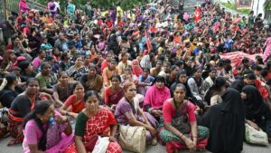 Midday meal workers stage protest in Shivamogga