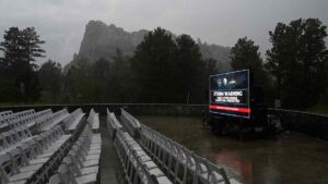 Trump to kick off independence celebrations as heatwave grips US