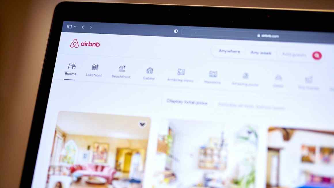 Airbnb lures fans from US hotels after World Cup marketing push