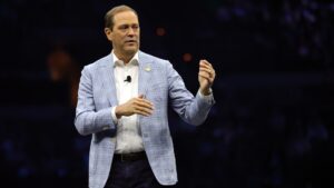 Cisco’s stock drops despite earnings, revenue beat