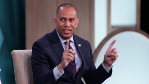 Democratic House leader Jeffries meets with Jared Kushner as midterms loom