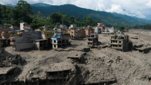 Ensure all necessary preparations, maintain vigilance in view of the severe flood in Nepal: U.P. CM to officials