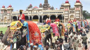 Dasara elephants accorded grand ceremonial welcome at Mysuru Palace