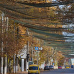 Kherson residents urged to leave as Russian attacks threaten power and heating
