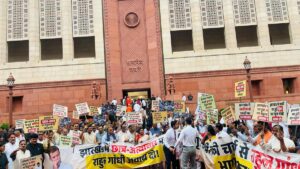 NDA, INDIA Bloc MPs face-off outside Parliament over Jharkhand police action, Ram temple donation issues