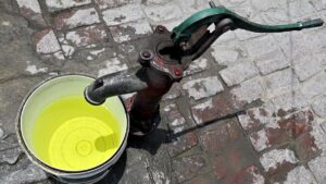 Groundwater that glows yellow-green in U.P.