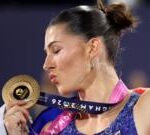 Hunt surges to 200m glory to win second European gold
