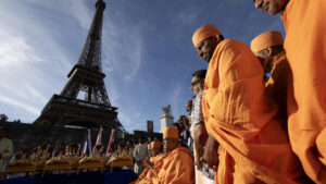 Eiffel Tower closed in row over women removed for Hindu group
