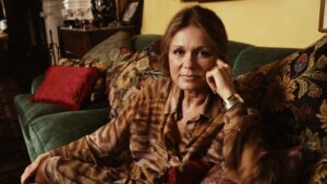 A living room unlike any other—how to gather and connect like Gloria Steinem, says expert