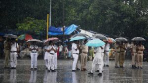 Normal life disrupted as heavy rain lashes Kolkata, south Bengal