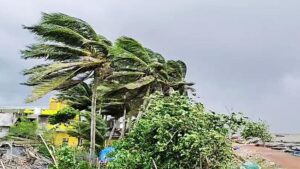 Heavy rain lashes Odisha; over 10,000 people evacuated, ministers rush to affected districts | LIVE