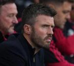 Neville calls Man Utd ‘pathetic’ – but Carrick maintains belief