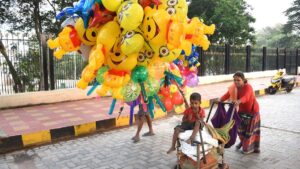 Ensure security to families of migrant street vendors during Dasara, NGO tells Karnataka government