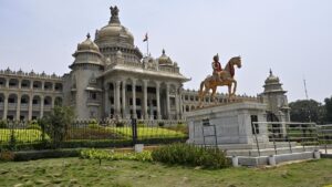 Karnataka issues order restricting Vande Mataram to two stanzas in State functions