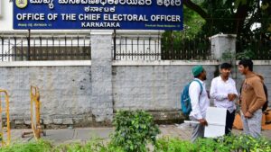 Karnataka Minister meets protesters, promises to highlight concerns and demand extension of SIR deadline before ECI