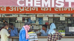 71% consumers in Mumbai rarely asked for prescription, survey finds; Maharashtra FDA acted against 880 drug licensees in three months