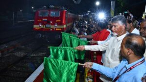 Dadar-Puducherry Express gets a halt at Kuppam; Chandrababu Naidu flags off first stop