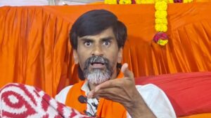 Maratha quota activist firm on march to Mumbai despite health deterioration